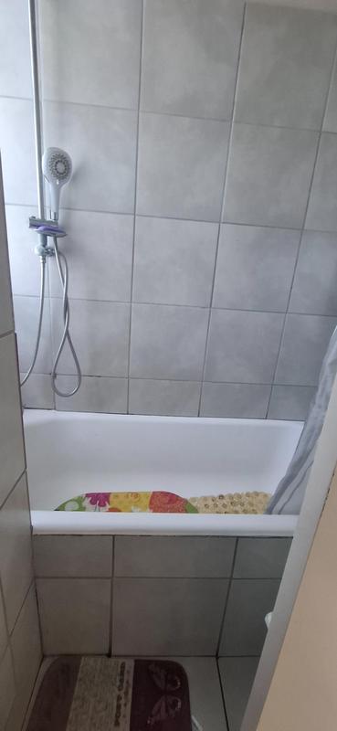 2 Bedroom Property for Sale in Goodwood Central Western Cape